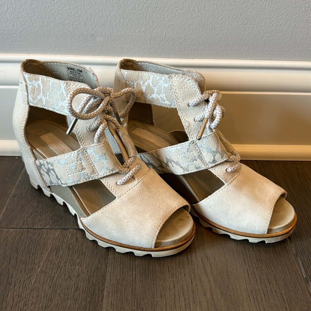 Sorel Joanie wedges size 7.5
